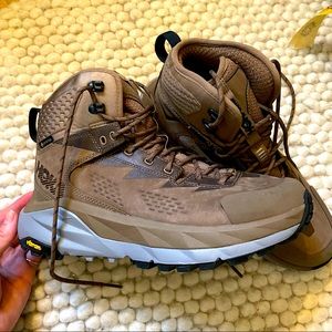 HOKA Womens KAHA GTX (size 8)